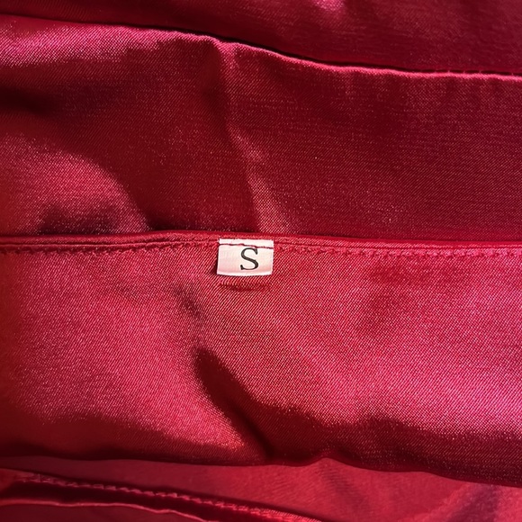 Red Satin Ruched Hem Sleeveless Dress - Picture 9 of 10